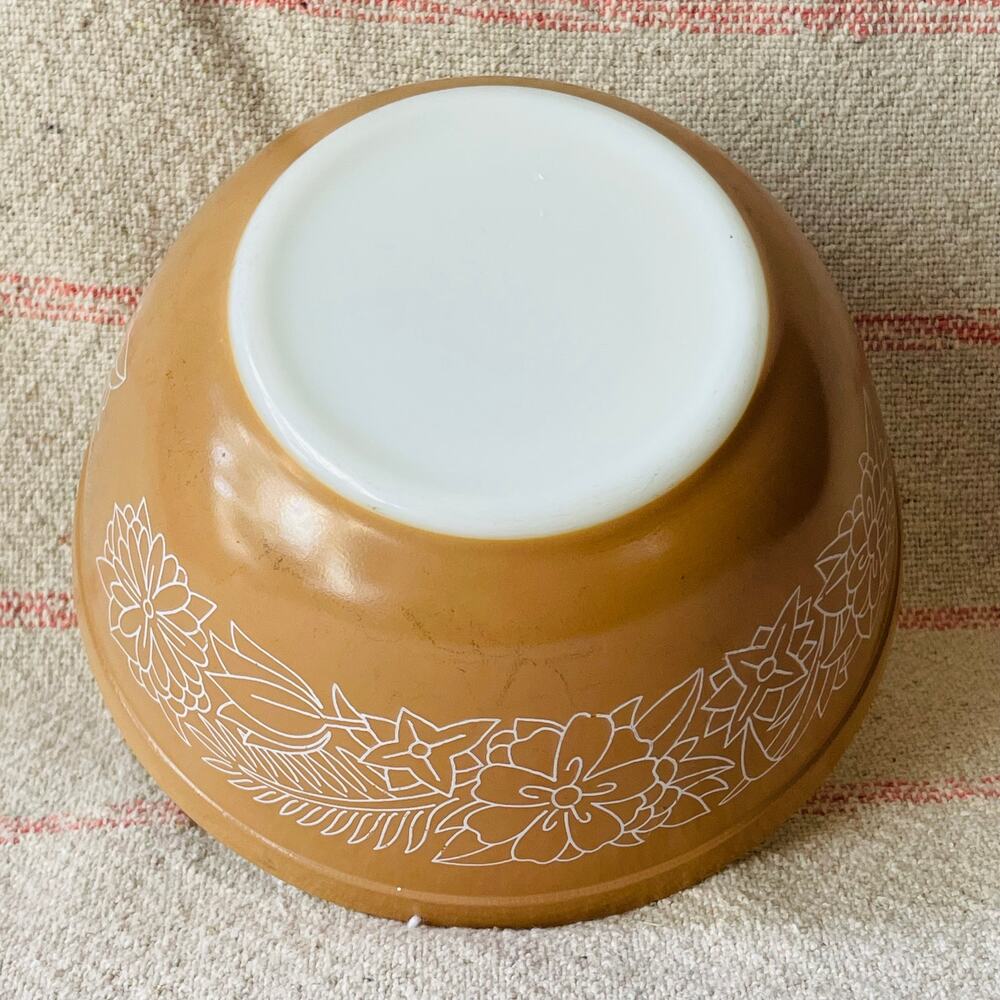 Vintage 1970's Pyrex Woodland 402 Bowl